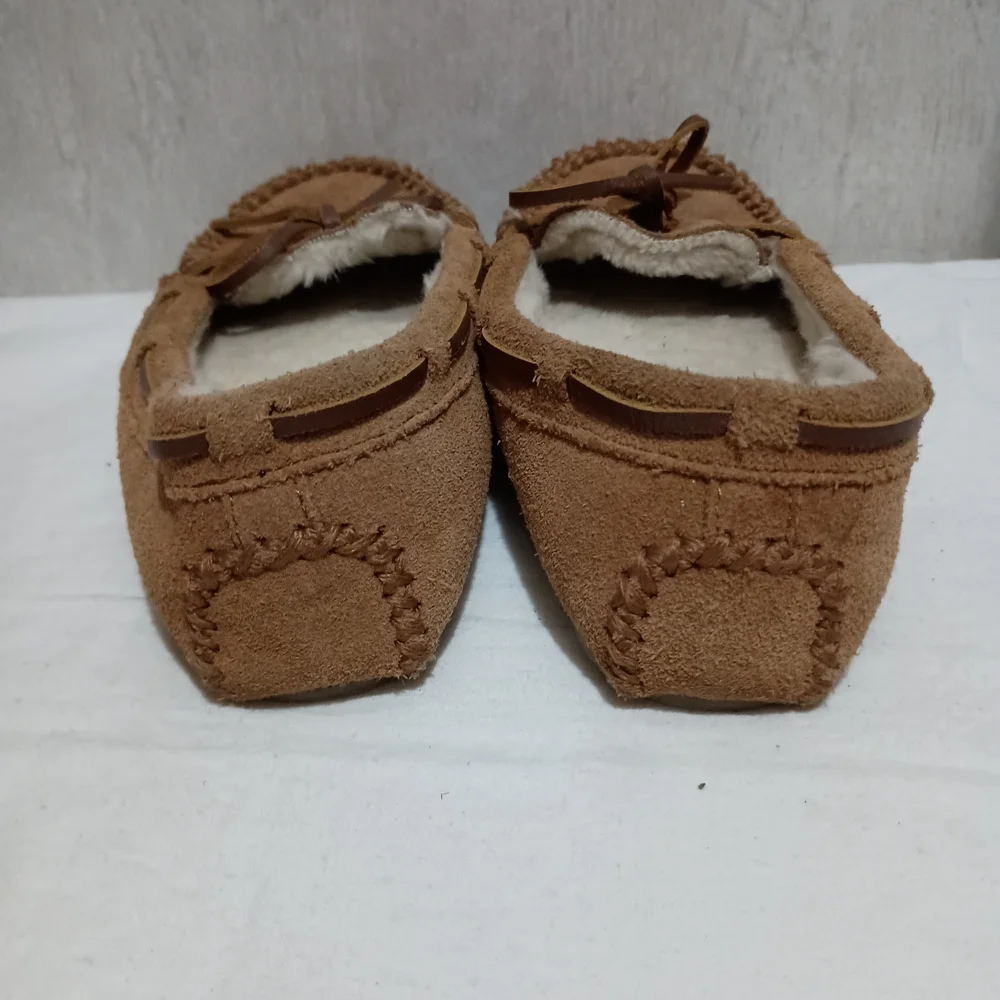 Child Size 2 Minnetonka Moccasin Slipper Shoes